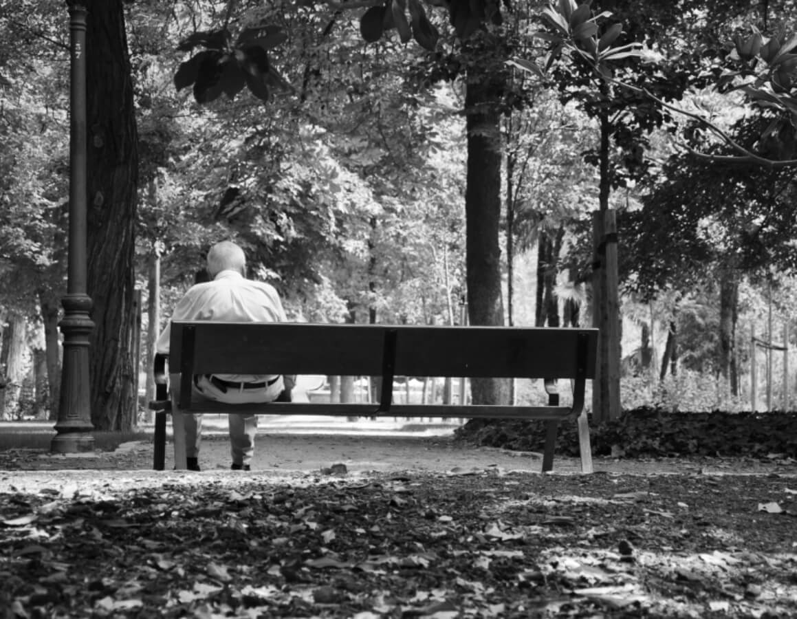 Old-man-sitting-alone-on-a-bench-980x651 (1)